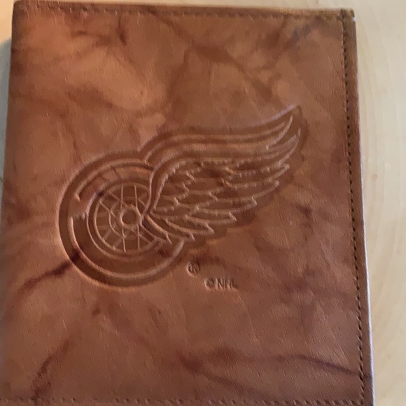 Redwing leather wallet cowhide 10 slots credit cards Detroit hockey - Picture 3 of 3